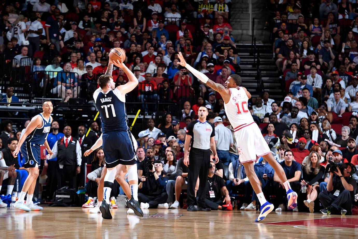  JackeyLove关键节点问鼎冠军，独行侠带队取胜！